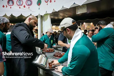 عرض ارادت قهرمانان ورزش ایران در حرم مطهر رضوی