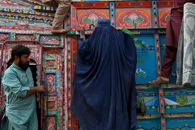 عکس‌هایی از ادامه بازگشت مهاجران افغانستانی از پاکستان