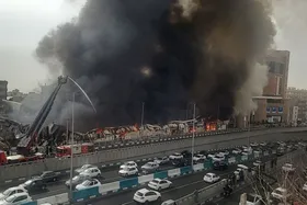 آتش&zwnj;سوزی گسترده در بازار محلی جنت در کنار نیایش مال تهران + جزئیات و فیلم (۱۴ بهمن ۱۴۰۴)