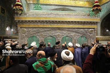 غبارروبی مضجع منور امام رضا(ع)