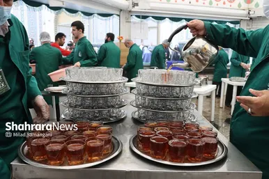 میزبانی قائم‌شهری‌ها از زائران رضوی در چایخانه امام رضا (ع)