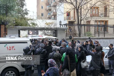 حضور هنرمندان در مراسم تشییع پیکر بیتا فرهی