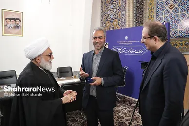 گزارش تصویری | دیدار تولیت آستان قدس رضوی با سارا دیدار بازیکن تیم ملی فوتبال ایران