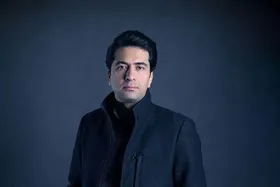 ویدئو | اهدای سرو سیمین پارسی جان، به محمد معتمدی