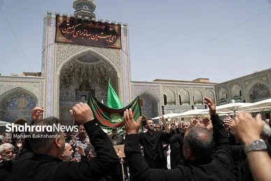 گزارش تصویری | عزاداری روز تاسوعای حسینی در حرم امام‌رضا(ع) (۱۴ تیر ۱۴۰۴)