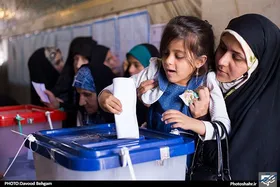 بیانات مقام معظم رهبری درباره حضور موثر بانوان در انتخابات | نقش بانوان در مقدرات اساسی کشور