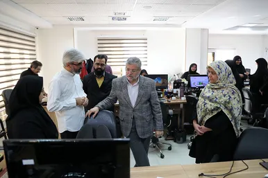 بازدید شهردار مشهد از روزنامه شهرآرا