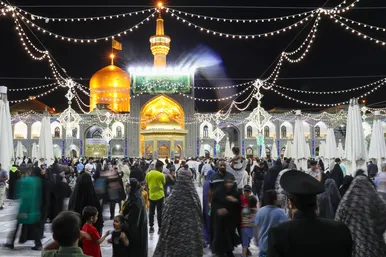  چراغانی حرم مطهر رضوی به مناسبت دهه کرامت