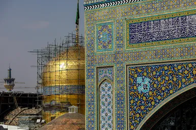 شست و شوی گنبد منور رضوی در آستانه سال نو و ماه مبارک رمضان