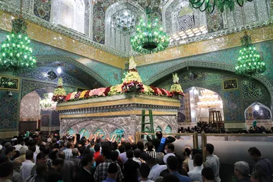 گل آرایی ویژه ولادت حضرت امام رضا (علیه السلام) در روضه منوره رضوی