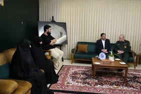 مخبر با خانواده شهید سرلشکر حاجی&zwnj;زاده دیدار کرد