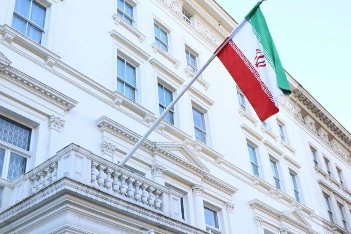 پرچم نمایندگی‌های ایران در اروپا به حالت نیمه‌برافراشته درآمد