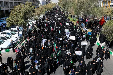 راهپیمایی مردم مشهد در محکومیت اغتشاشات اخیر و تشییع شهدای مدافع امنیت