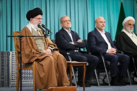 رهبر معظم انقلاب: اتحاد دنیای اسلام، تنها راه ایستادگی در مقابل باج&zwnj;طلبی قدرت&zwnj;های بزرگ است