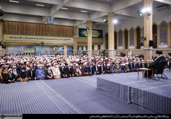 رهبر معظم انقلاب: در مقابل شمشیر‌های خون‌ریز تبلیغات دشمنان، تبلیغ را اولویت اول بدانیم | غفلت از تبلیغ ما را دچار استحاله فرهنگی می‌کند + فیلم و عکس