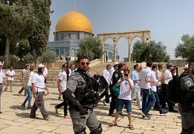 ترامپ به رژیم صهیونیستی برای اشغال کرانه باختری چراغ سبز نشان داد