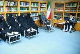 آیت&zwnj;الله علم&zwnj;الهدی: استفاده از ظرفیت بانوان عامل رشد اجتماعی و انقلابی جامعه می&zwnj;شود | گره&zwnj;زدن جریان انقلاب به واقعه کربلا، رسالت مهم هیئات است