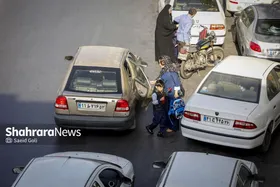 استقرار ۷۰ تیم راهور در معابر حادثه&zwnj;خیز مشهد | توصیه پلیس: والدین از توقف غیرضروری روبه&zwnj;روی مدارس پرهیز کنند