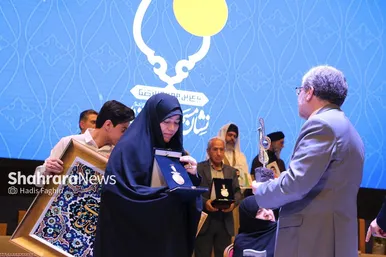 رویداد اعطای نشان مشهد از نمایی دیگر