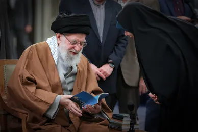دیدار جمعی از شاعران و اهالی فرهنگ و ادب فارسی با رهبر انقلاب