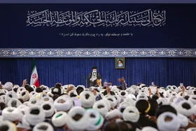رهبر معظم انقلاب: در مقابل شمشیر&zwnj;های خون&zwnj;ریز تبلیغات دشمنان، تبلیغ را اولویت اول بدانیم | غفلت از تبلیغ ما را دچار استحاله فرهنگی می&zwnj;کند + فیلم و عکس