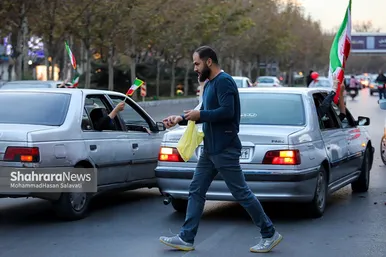 شادی مردم مشهد بعد از برد تیم ملی ایران