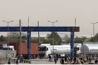 تردد روزانه ۳۰۰ کامیون سوخت از مرز دوغارون | ۶۰۰ دستگاه در صف خروج