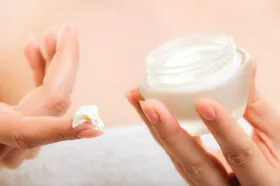 چگونه متوجه فاسد شدن کرِم&zwnj;های صورت شویم؟
