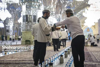 گزارش تصویری | ضیافت افطار در حرم مطهر رضوی