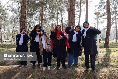 گزارش تصویری | کاشت درخت توسط دانش‌آموزان مدارس استثنایی مشهد