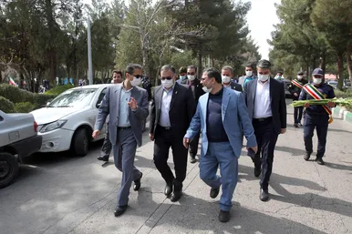 حضور جمعی از مسئولان در گلزار شهدای بهشت رضا(ع)