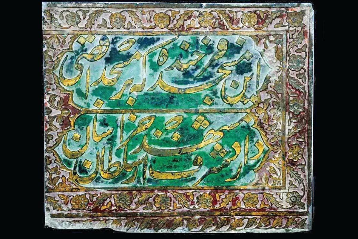 نگاهی به نقش و خطوط کتیبه‌های سنگی حرم امام رضا (ع) | روایت پنهان در دل ابیات