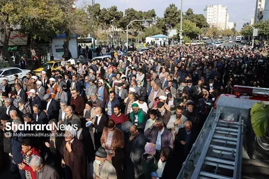 راهپیمایی اصناف، بازاریان و نمازگزاران پس از نماز جمعه مشهد