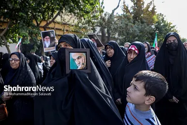 راهپیمایی مردم مشهد در محکومیت جنایت تروریستی در حرم مطهر شاهچراغ (ع)