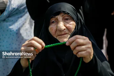گزارش تصویری | لحظه تحویل سال در حرم مطهر امام رضا (ع)