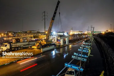 اجرای عملیات تیرگذاری دوربرگردان شهید میرزایی مشهد زیر باران پاییزی