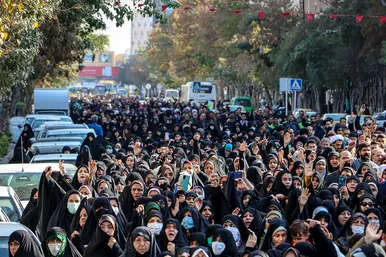 راهپیمایی اصناف، بازاریان و نمازگزاران پس از نماز جمعه مشهد