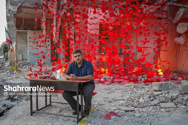 گزارش تصویری | حضور قهرمانان ملی و المپیک در میناب برای همدردی با خانواده دانش‌آموزان شهید