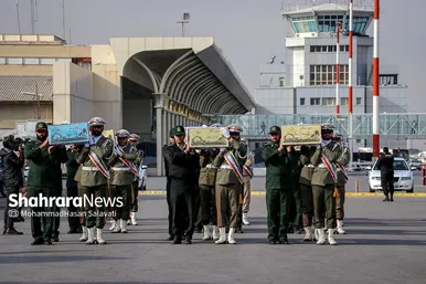 استقبال از پیکر مطهر ۱۲ شهید گمنام دفاع مقدس در فرودگاه هاشمی نژاد مشهد