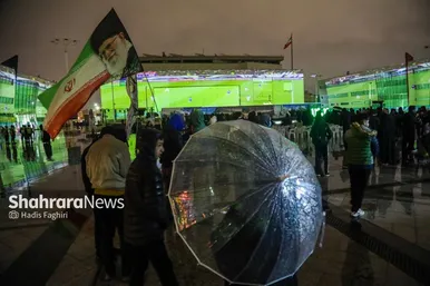 گزارش تصویری|پخش زنده و ۳۶۰ درجه مسابقه فوتبال ایران و ازبکستان در میدان شهدای مشهد