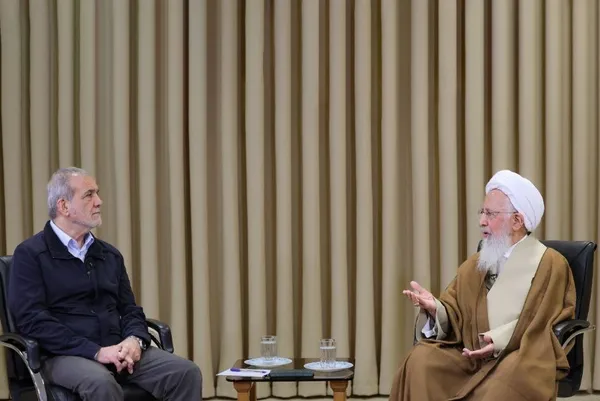 پزشکیان با آیت‌الله جوادی آملی دیدار کرد (۱۰ آبان ۱۴۰۳)