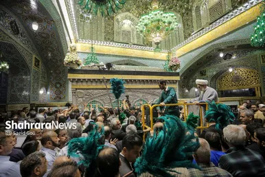 گزارش تصویری | آیین سنتی تعویض پوش ضریح مطهر امام رضا (ع)