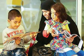 من از مادرم کتاب خواندن را آموختم