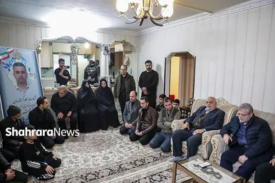 گزارش تصویری | دیدار شهردار مشهد با خانواده شهید غلامی از شهدای شهرداری در حمله اغتشاشگران