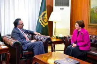 نماینده سازمان ملل و وزیرخارجه پاکستان درباره افغانستان گفت‌وگو کردند