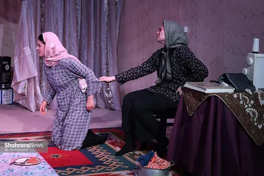 گزارش تصویری | نمایش «شربت زعفران، آویشن، پونه و چند قطره روغن گل مغربی»