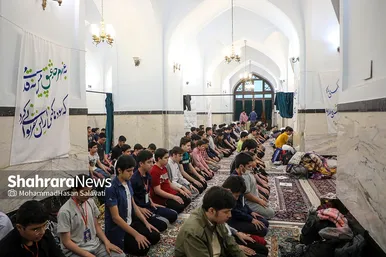 اعتکاف نوجوانان دهه هشتادی در حرم مطهر رضوی