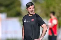 پرسپولیس با باقری ادامه می‌دهد
