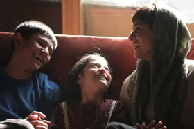 فیلم سینمایی &laquo;زن و بچه&raquo; به اکران آنلاین رسید + زمان انتشار، تیزر، خلاصه داستان و بازیگران