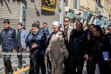 عکس| بازدید رئیس و جمعی از اعضای شورای اسلامی شهر مشهد از ایستگاه‌های استقبال زائران